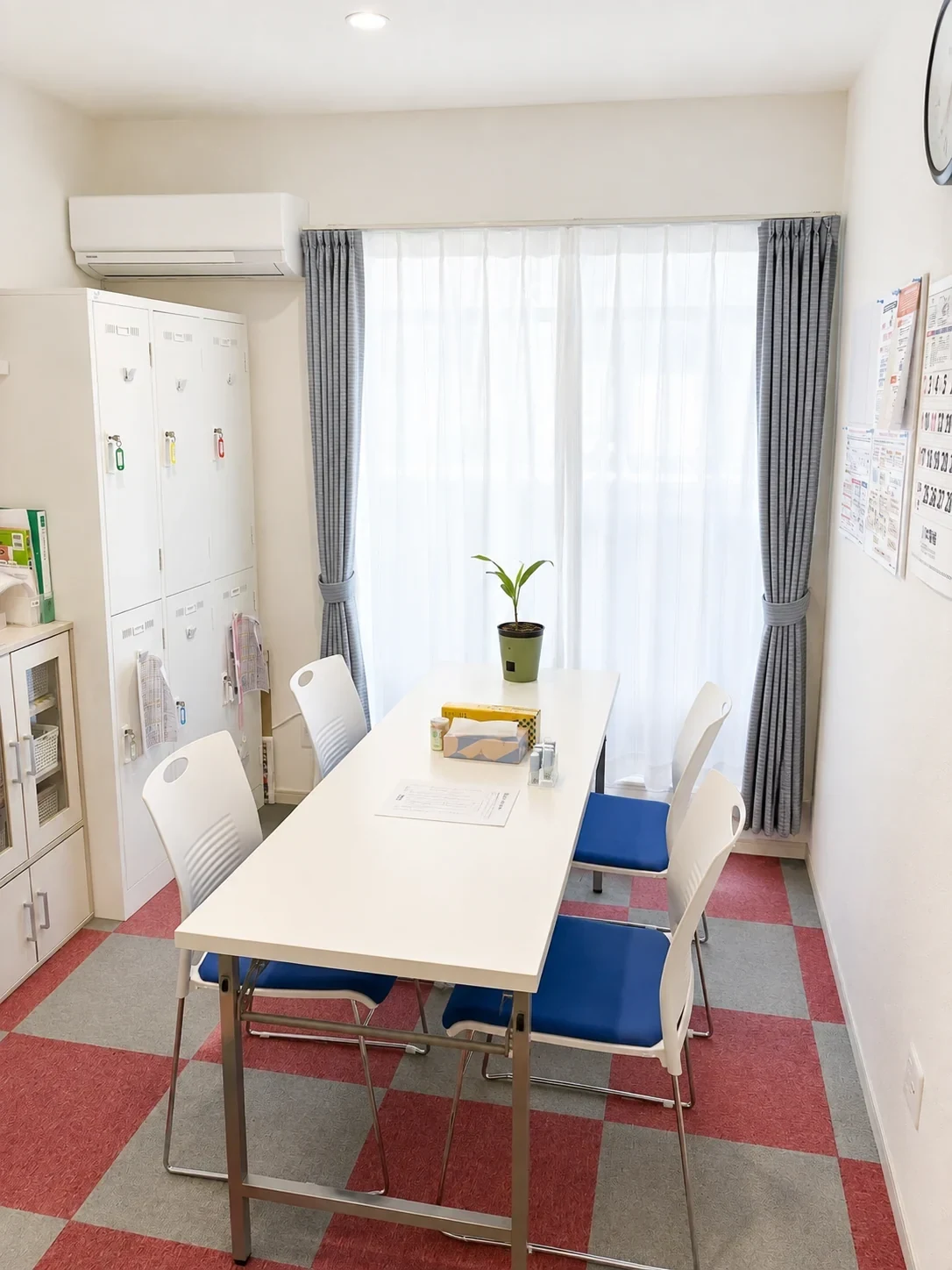 保護者との相談や面談に使用する相談スペース